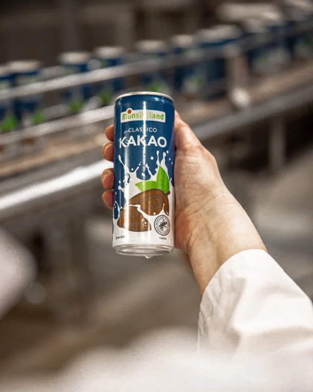 Direkt aus unserer Produktion in deine Hände:
CLASSICO Kakao! Unser Klassiker für echte Schoko-Fans! 🍫🥛
.
.
.

#münsterlandmilch #classico #kakao #produktion #milkdrinks #klassiker #münsterland